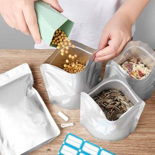 Túi zip bạc đáy đứng trưng bày trên kệ