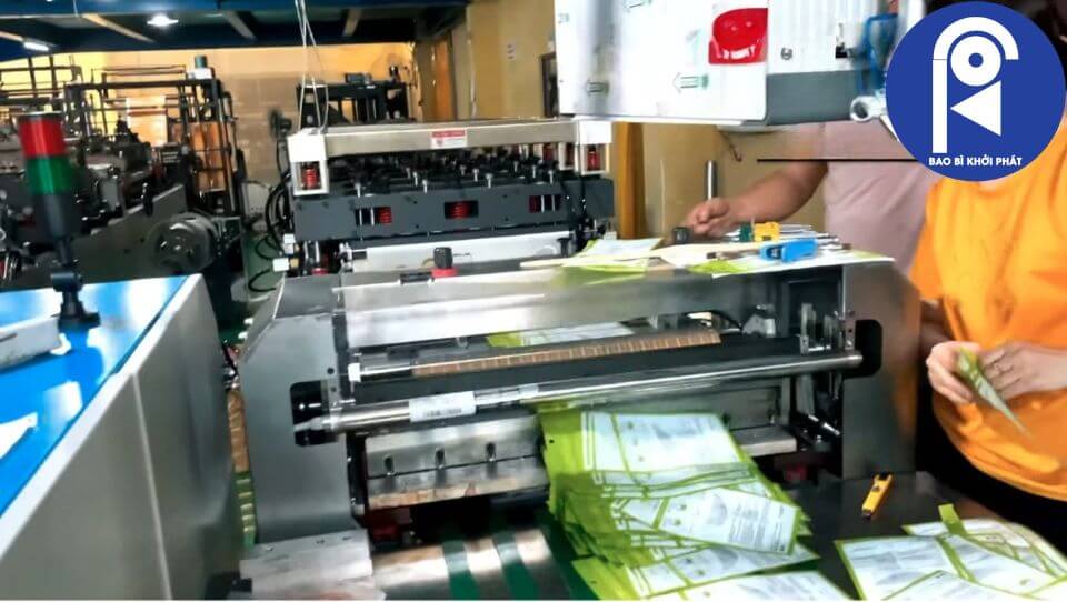 Xưởng sản xuất túi zip đựng quần áo uy tín tại Bao Bì Khởi Phát